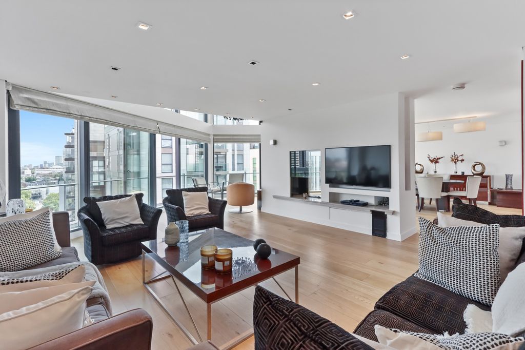 Property photo 2 of 29