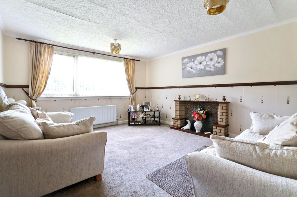 Property photo 2 of 19 Picture No. 32