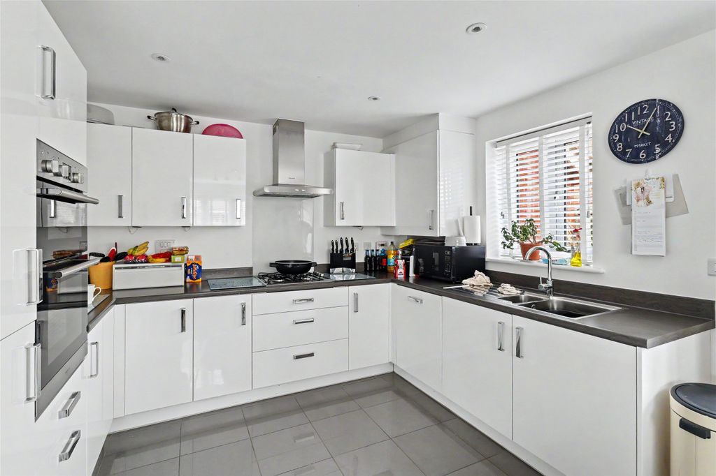 Property photo 3 of 14 3 - Picture No. 16