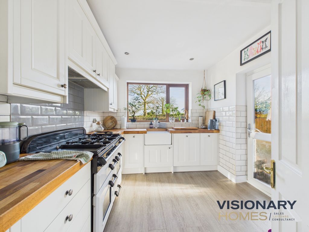 Property photo 3 of 22 Kitchen