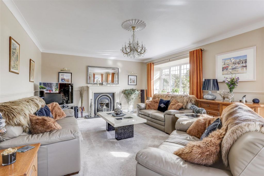 Property photo 2 of 35