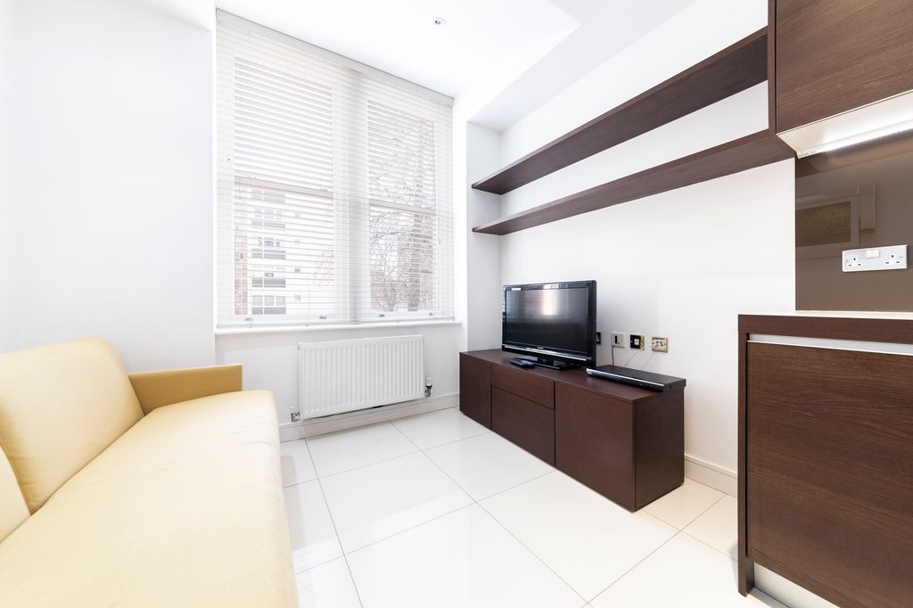 Property photo 3 of 7 Photo 9