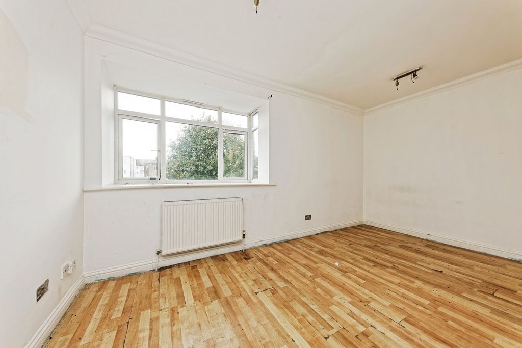 Property photo 3 of 16 Photo