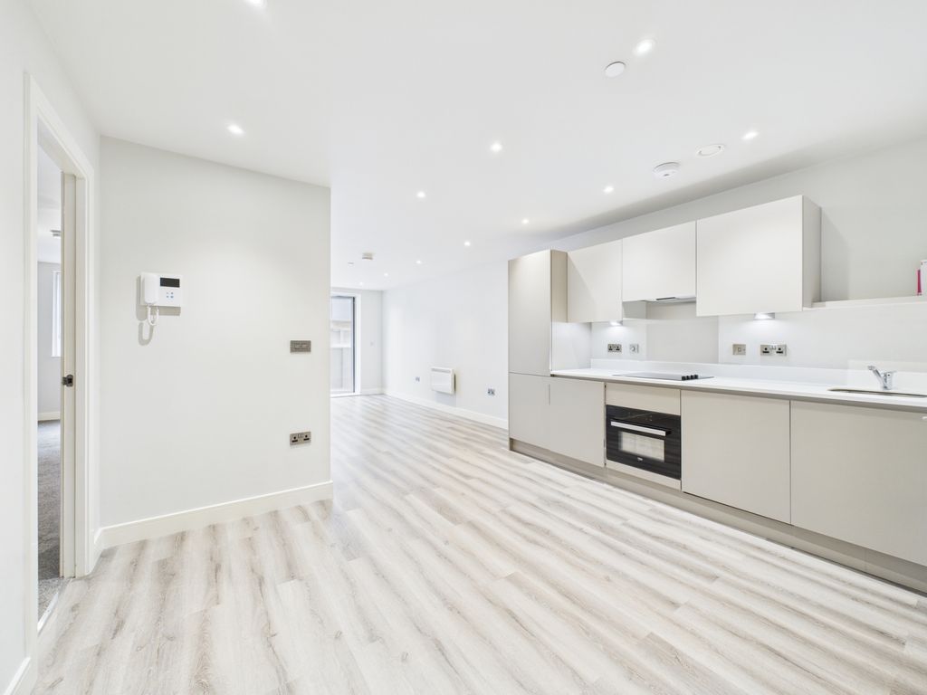 Property photo 1 of 11 Luxury One Bedroom Flat With Secure Parking