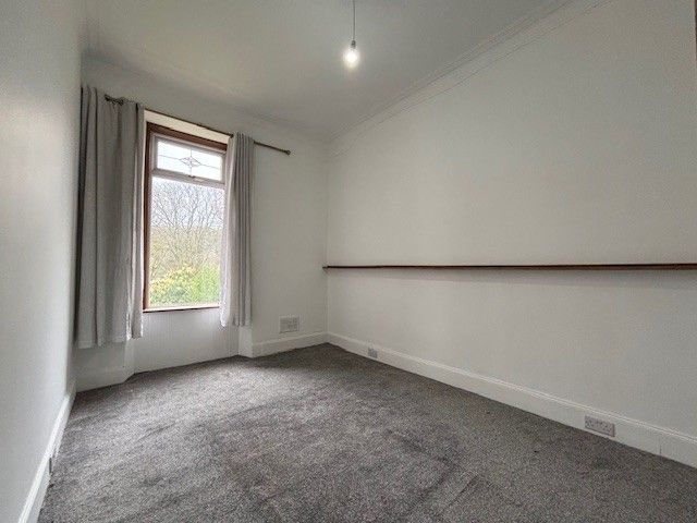 Property photo 3 of 8 Bedroom