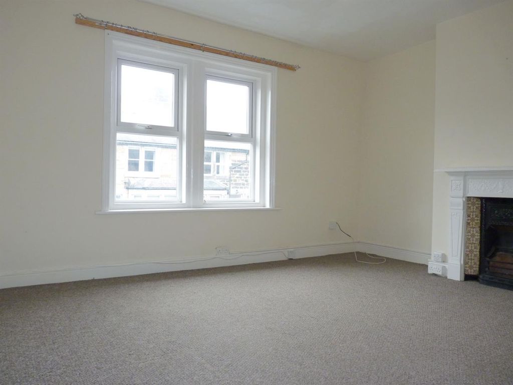 Property photo 2 of 5 Living Room
