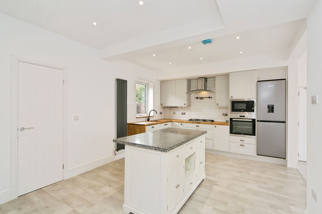 Property photo 3 of 20 Pbox-Img.Jpg