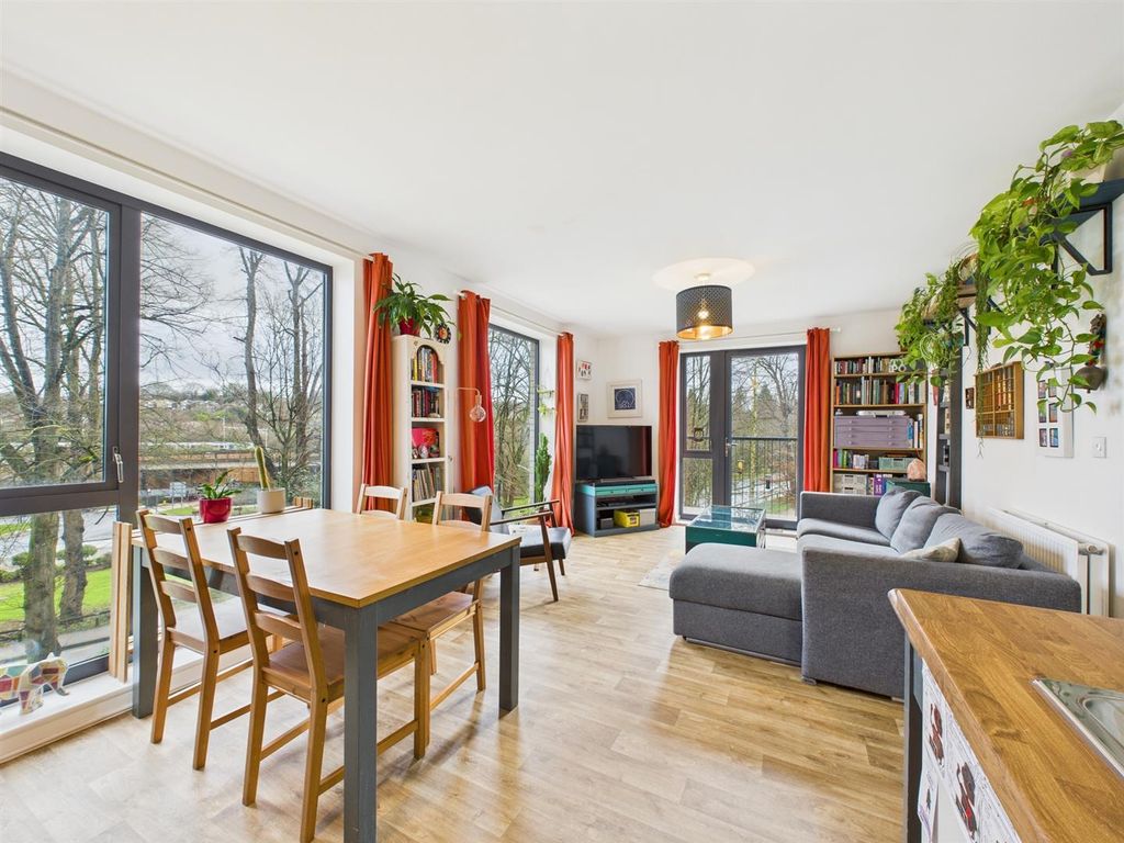 Property photo 2 of 15 Cam02885G0-Pr0550-Still005.Jpg