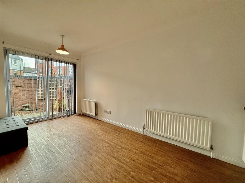 Property photo 3 of 16 Kitchen/Diner