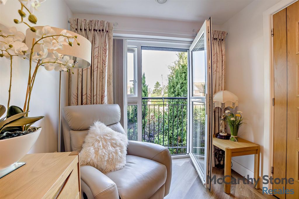 Property photo 3 of 14 8659698-Interior04-800.Jpg