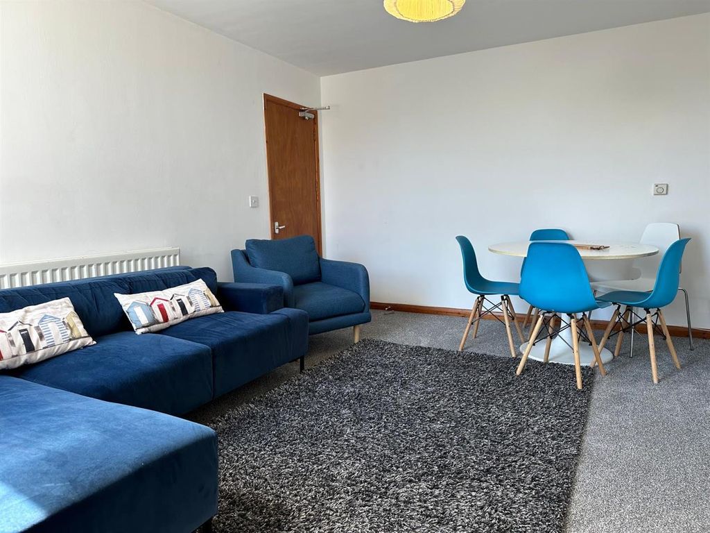 Property photo 1 of 8 Lounge.Jpg