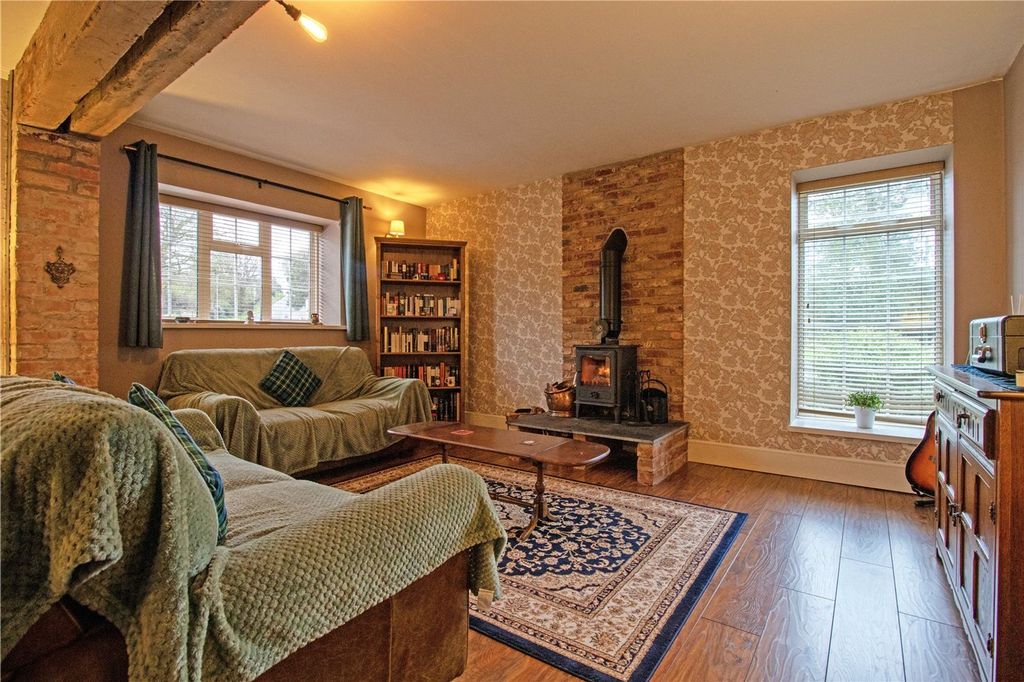 Property photo 2 of 32