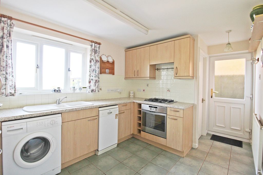 Property photo 3 of 31 Kitchen