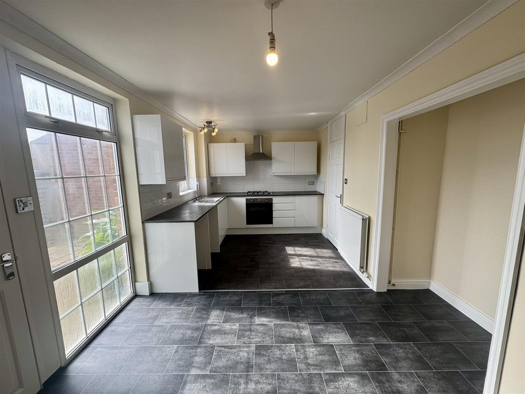 Property photo 3 of 19 Kitchen Diner