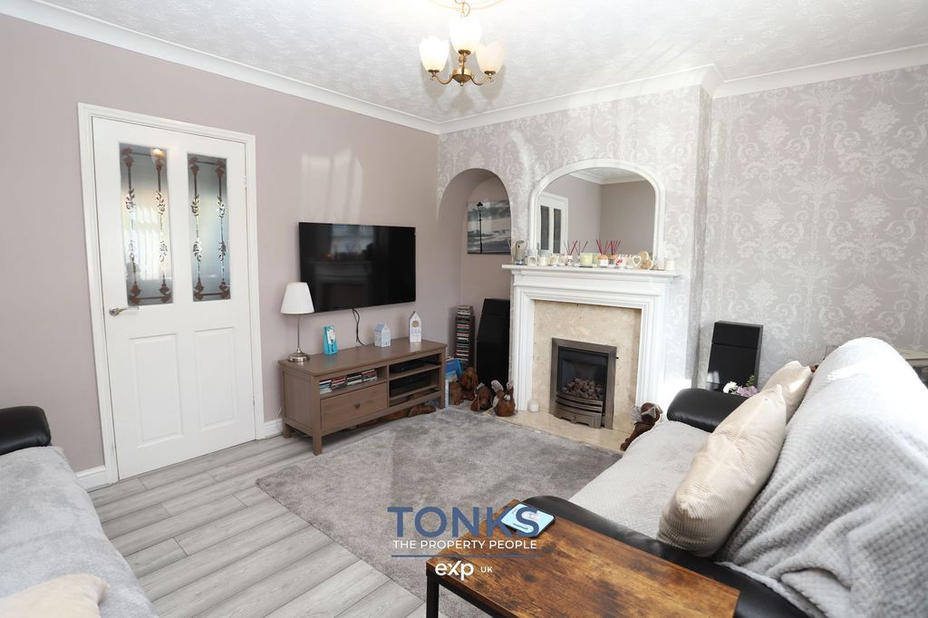 Property photo 2 of 19