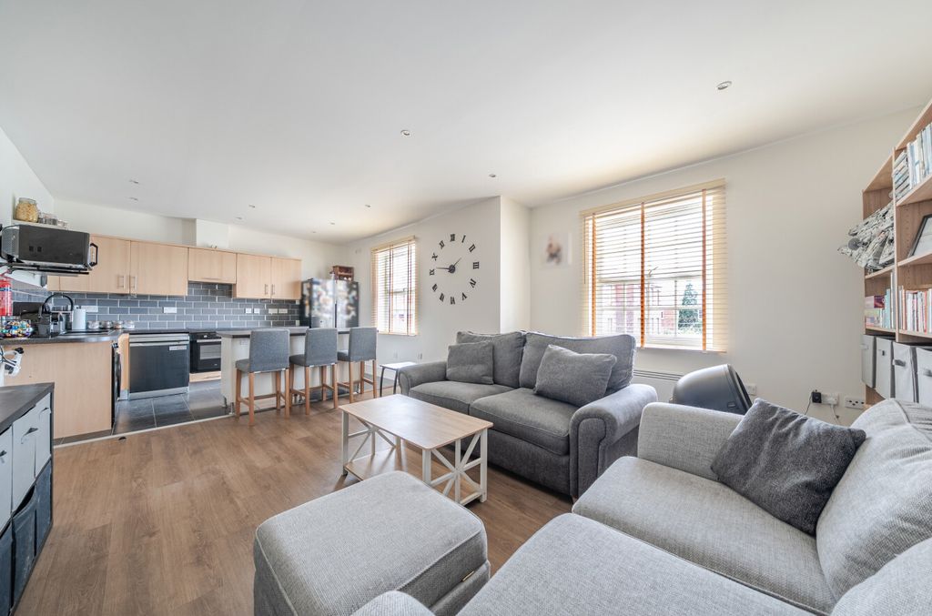 Property photo 2 of 14 1516716-4-6Aa0133...