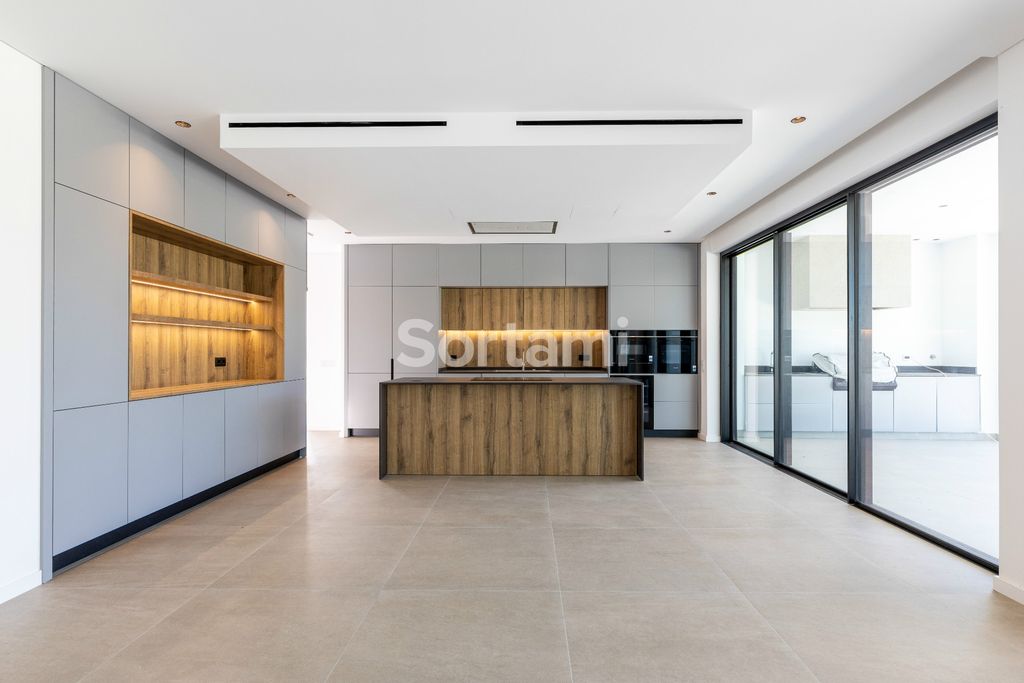 Property photo 2 of 41