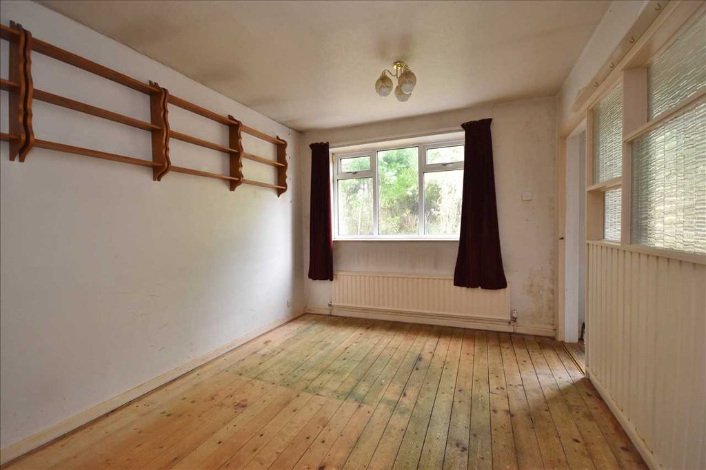 Property photo 3 of 14 Dining Room