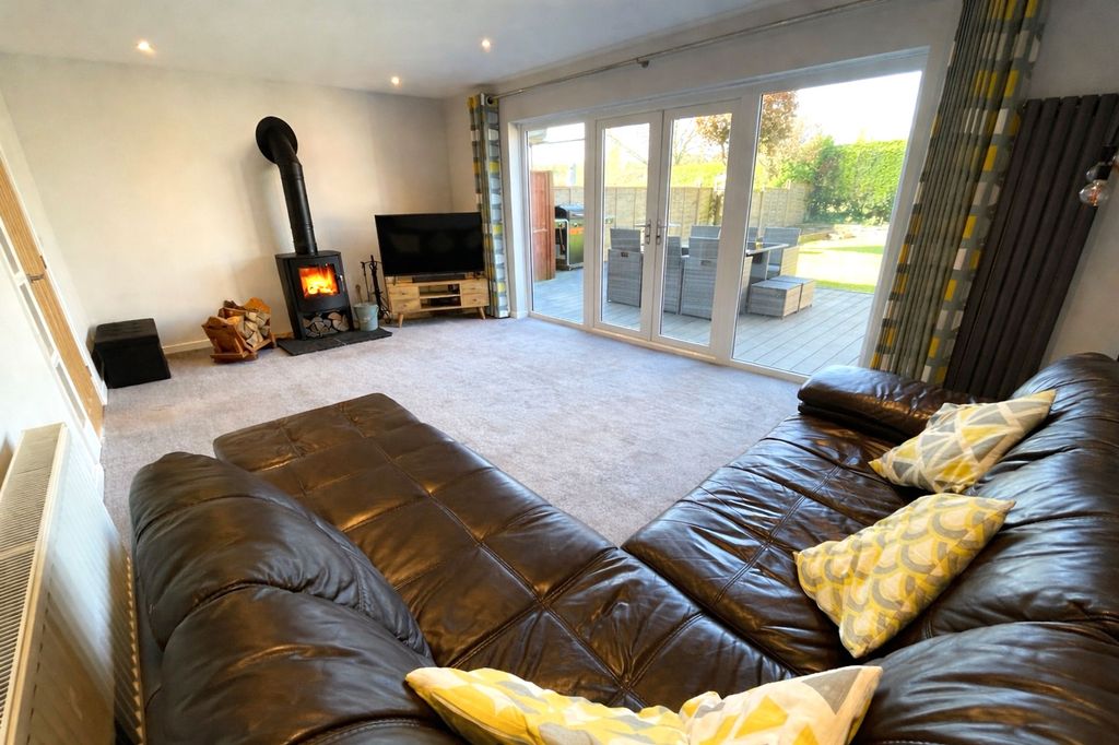 Property photo 3 of 28