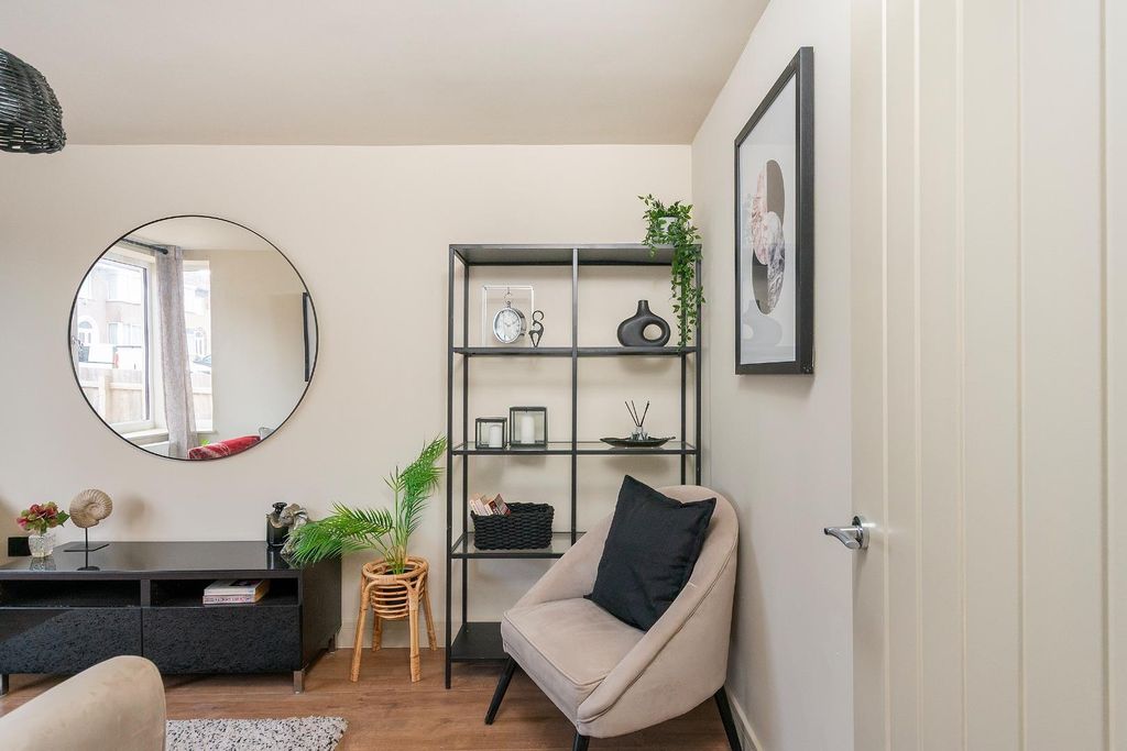 Property photo 1 of 33 7S6Rabn - Living Room D.Jpg