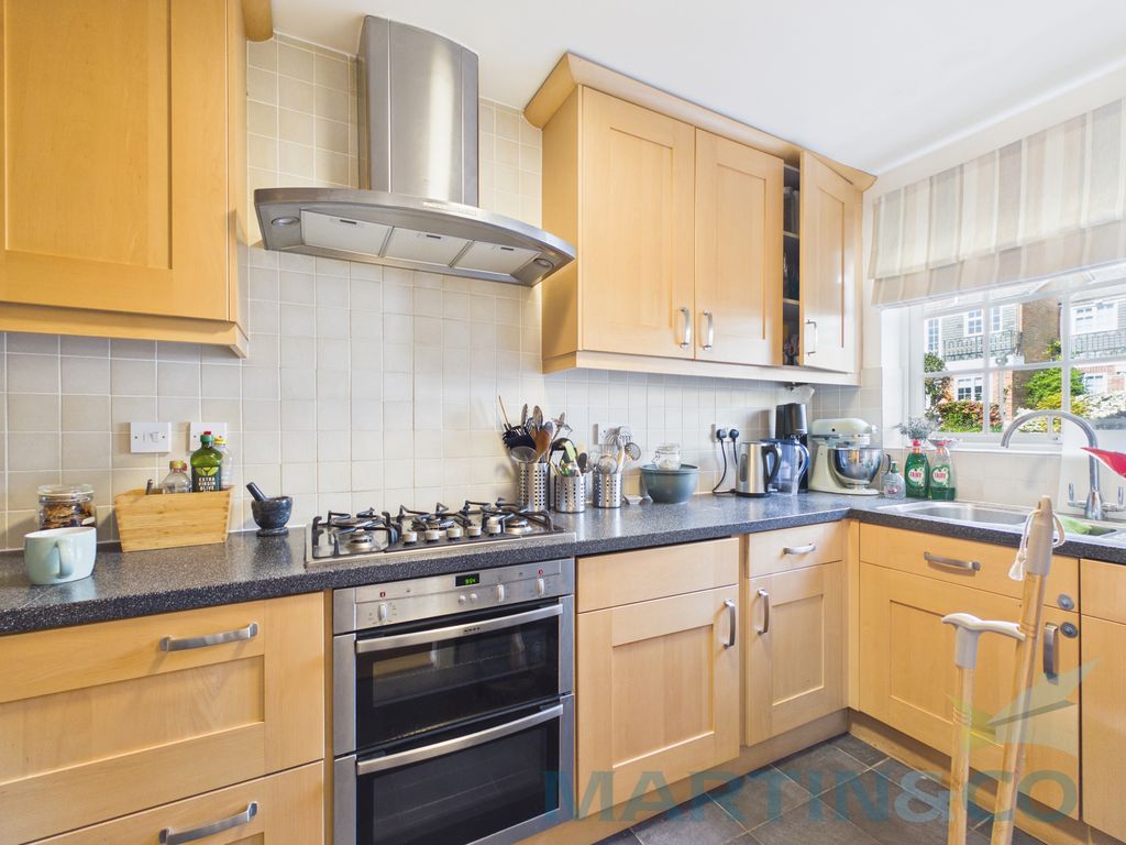 Property photo 2 of 11 Cam01059G0-Pr0358-Still001