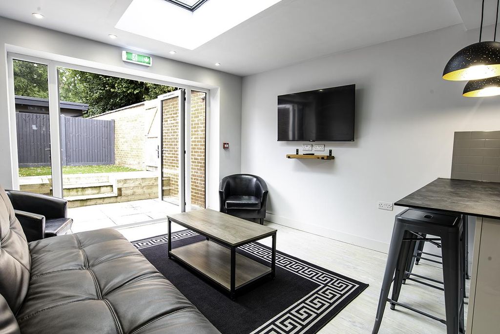 Property photo 2 of 8 _8100522.Jpg