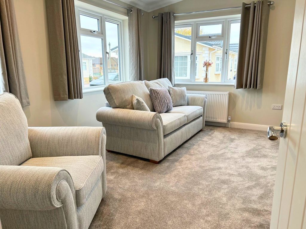 Property photo 2 of 32