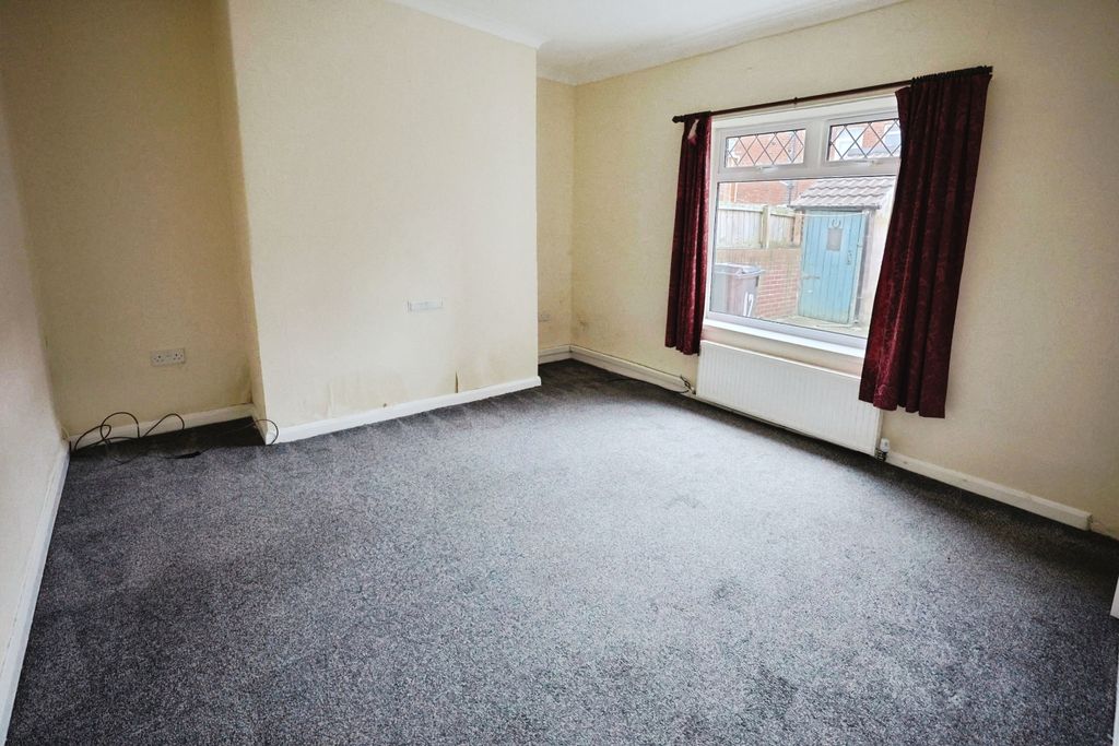 Property photo 3 of 10 Pbox-Img.Jpg