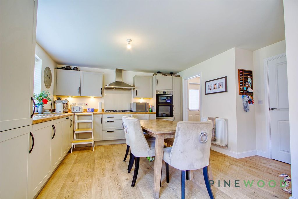 Property photo 2 of 30 Kitchen / Diner