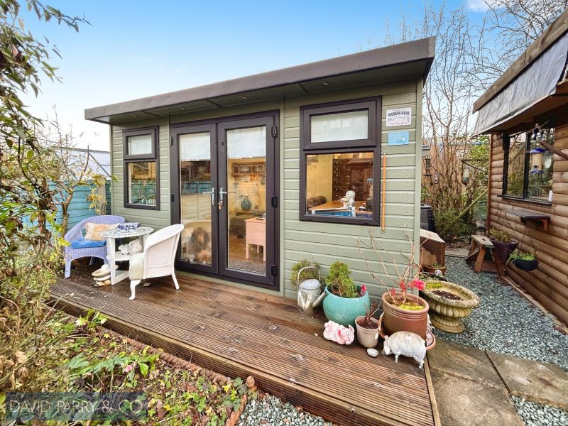 Property photo 2 of 17 Modern 2 Bedroom Semi Detached