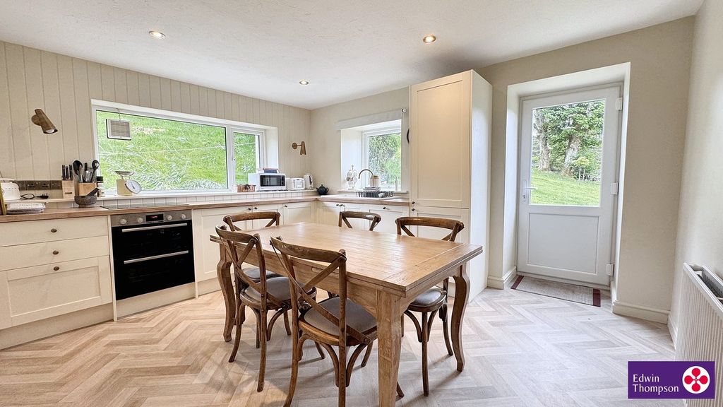 Property photo 2 of 41