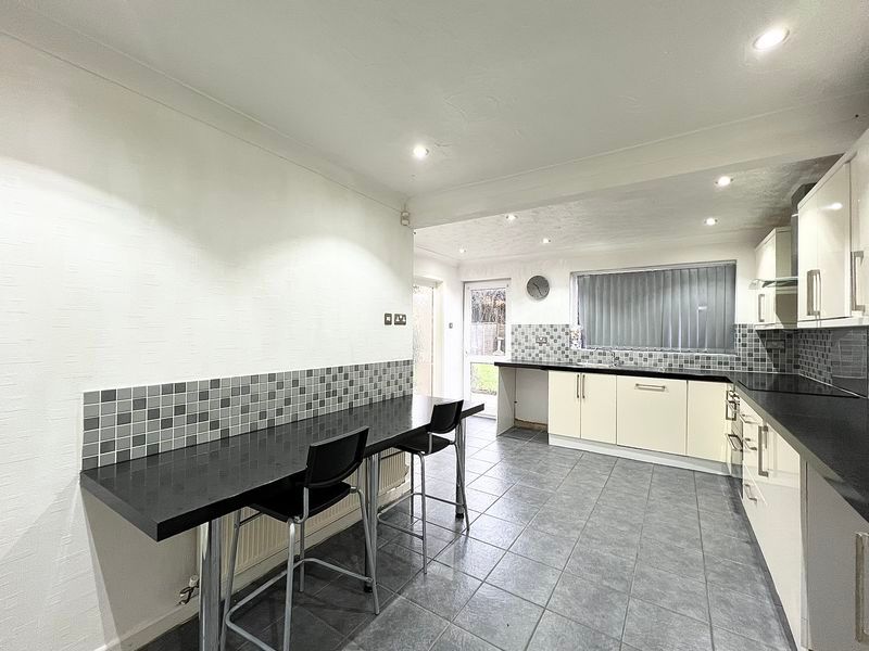 Property photo 1 of 16 Photo 7