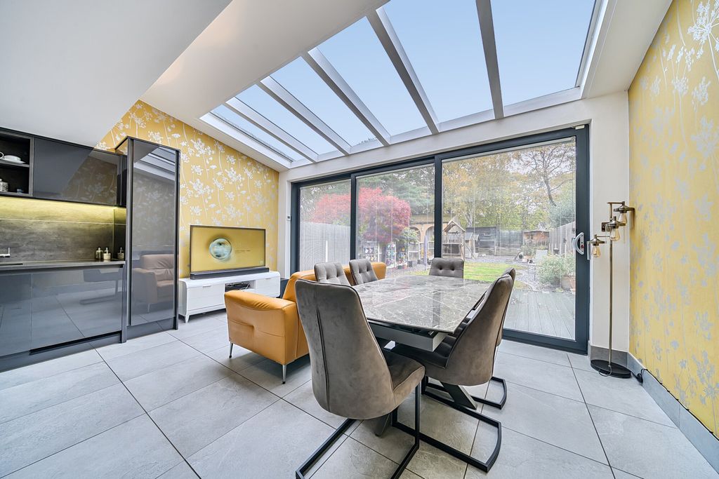 Property photo 3 of 29 Kitchen