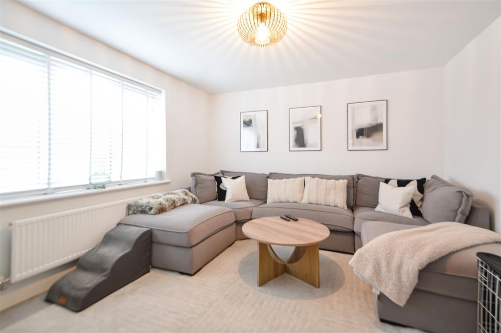 Property photo 2 of 17 9_72366.Jpg