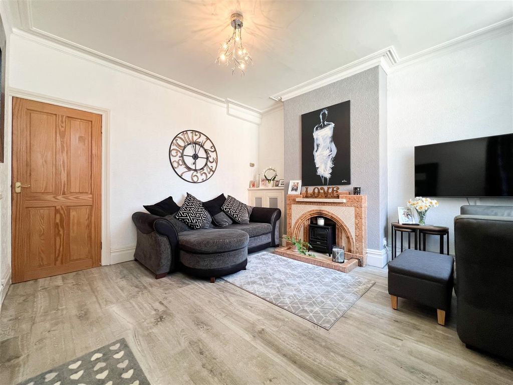 Property photo 2 of 25