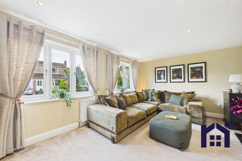 Property photo 3 of 20 Living Room