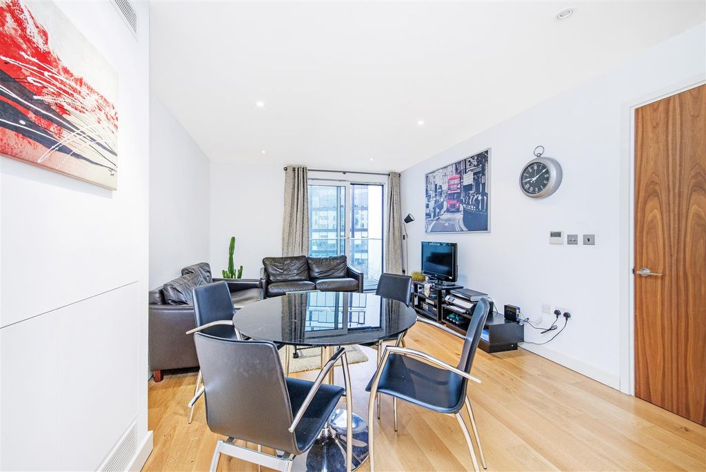 Property photo 3 of 12 Dining Area