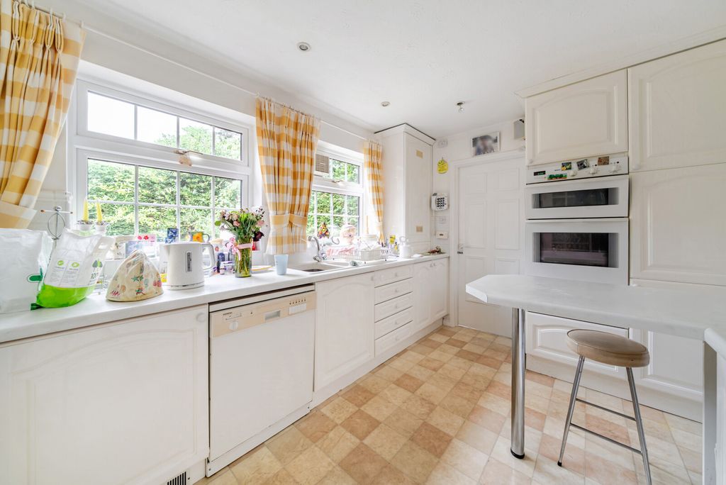 Property photo 3 of 13 8-6A62180Fa05Db-1...