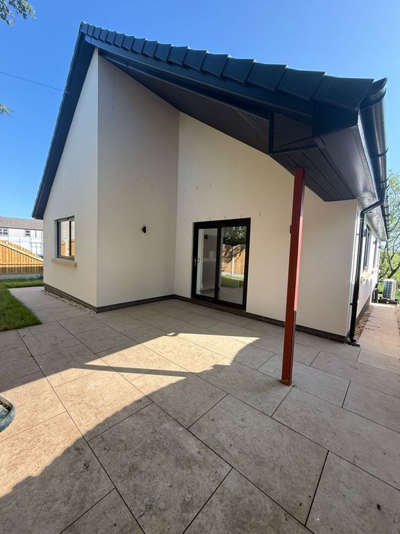 Property photo 2 of 31