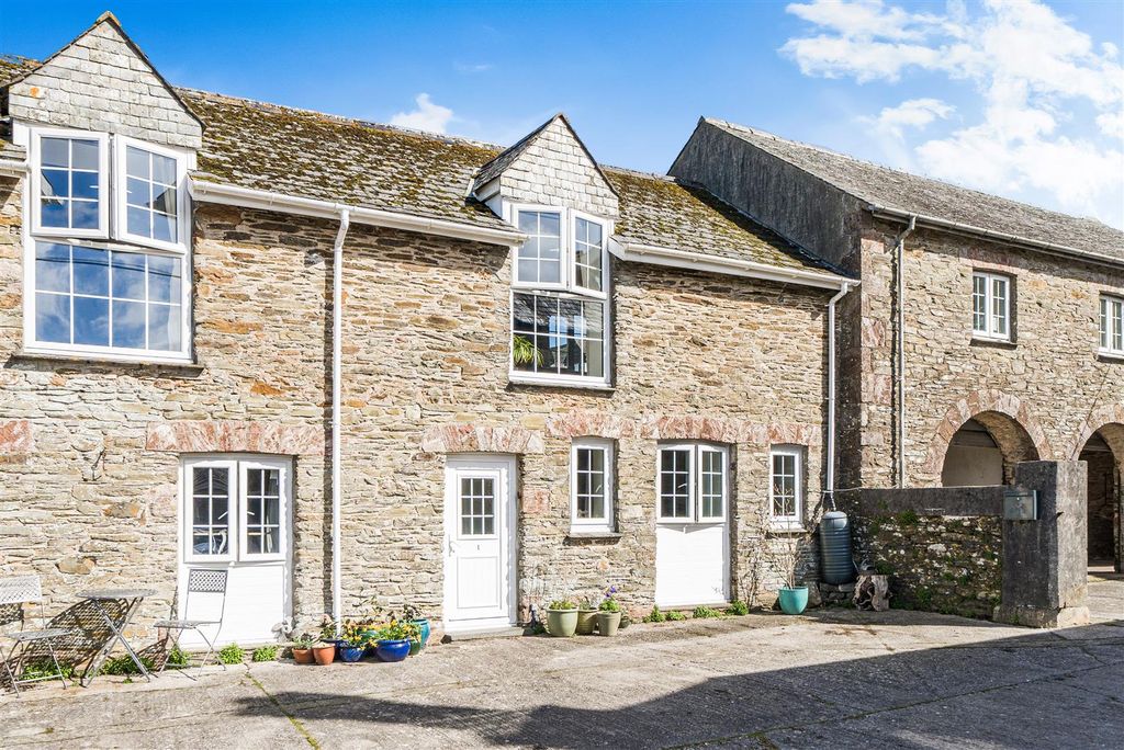 Property photo 1 of 19 Courtyard Front.Jpg