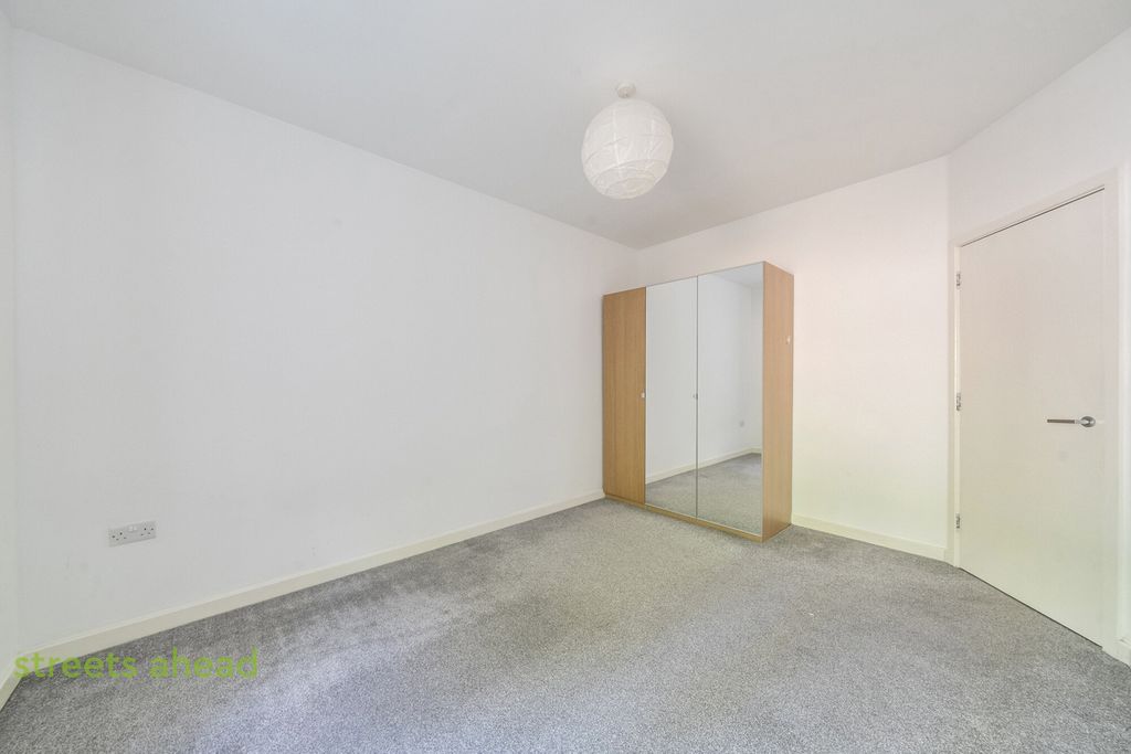 Property photo 3 of 15 7c093B3d-7Ae6-436...