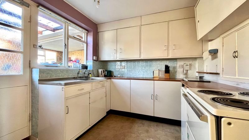 Property photo 3 of 16 Kitchen