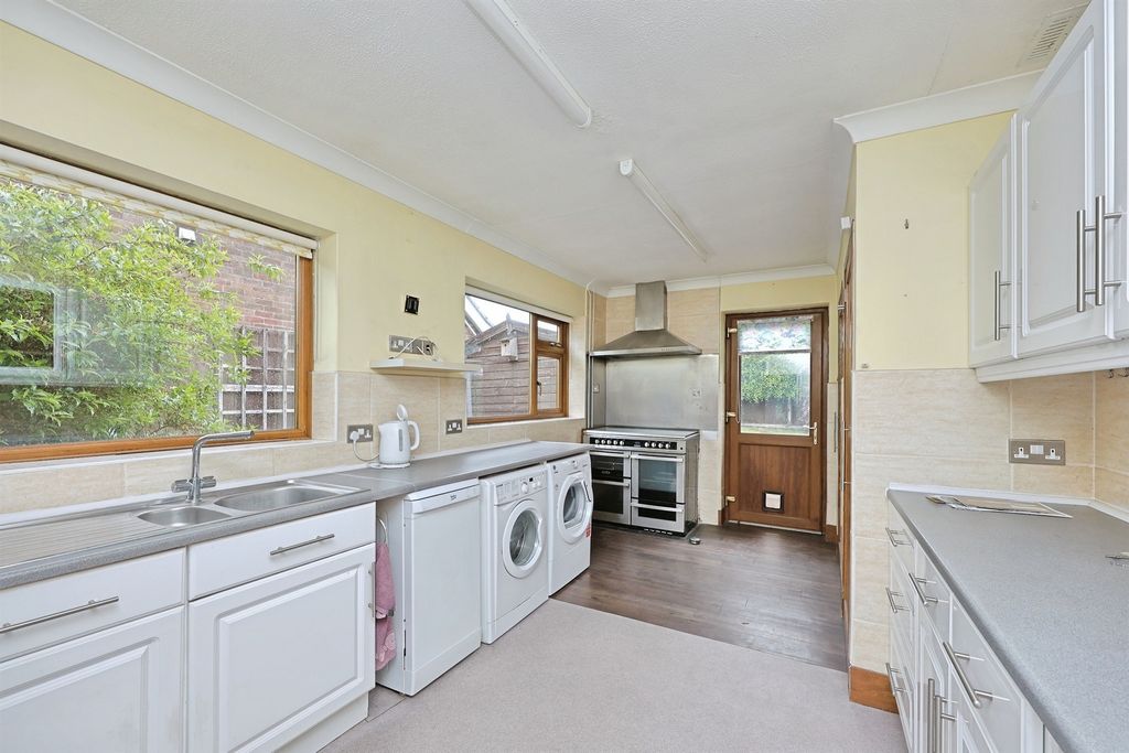 Property photo 2 of 24