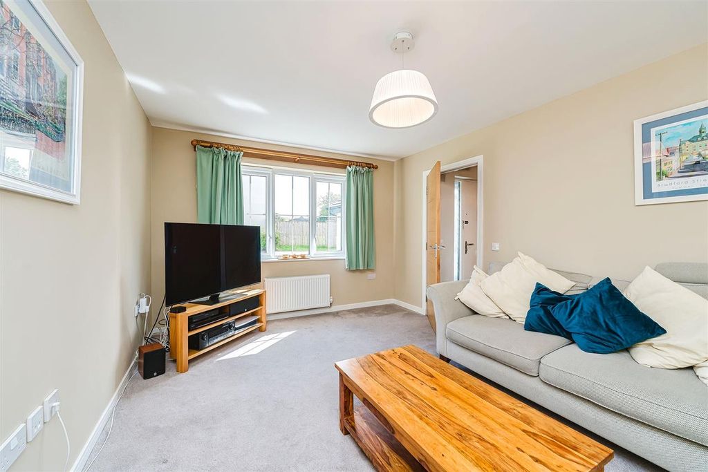 Property photo 3 of 33
