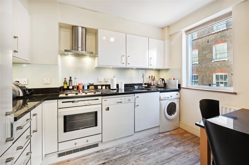 Property photo 3 of 8 Kitchen