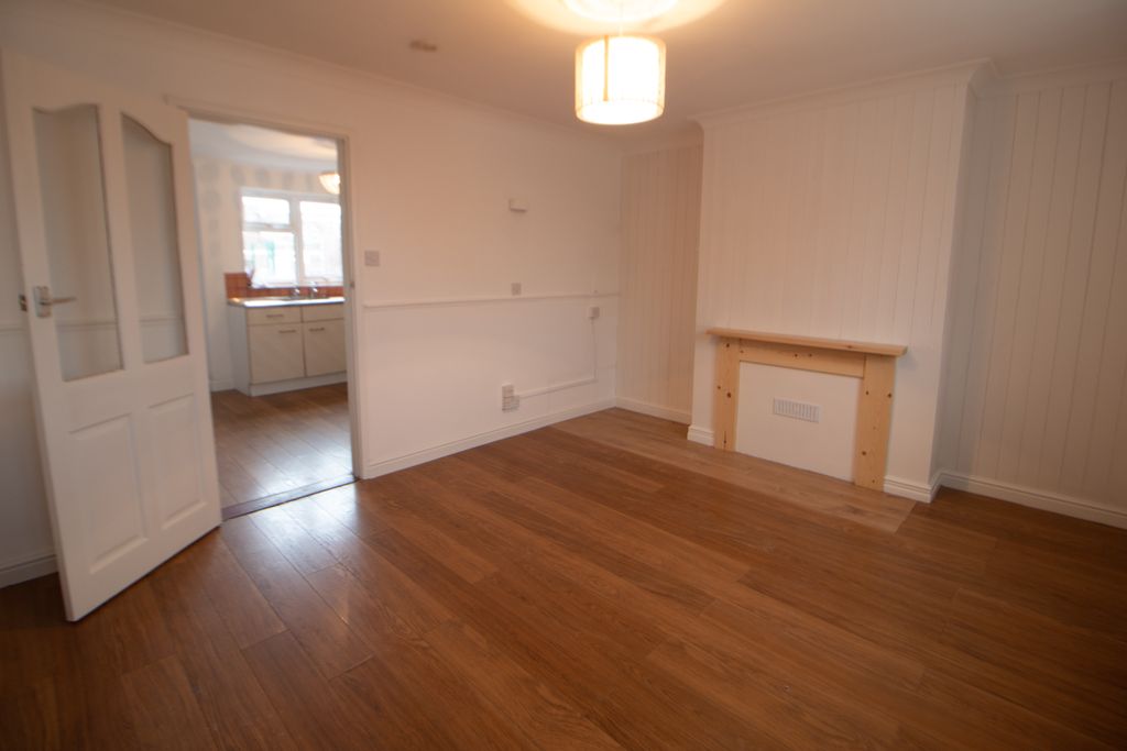 Property photo 3 of 7 Living Room