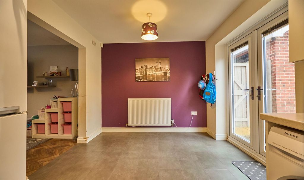 Property photo 3 of 14 Dining Kitchen