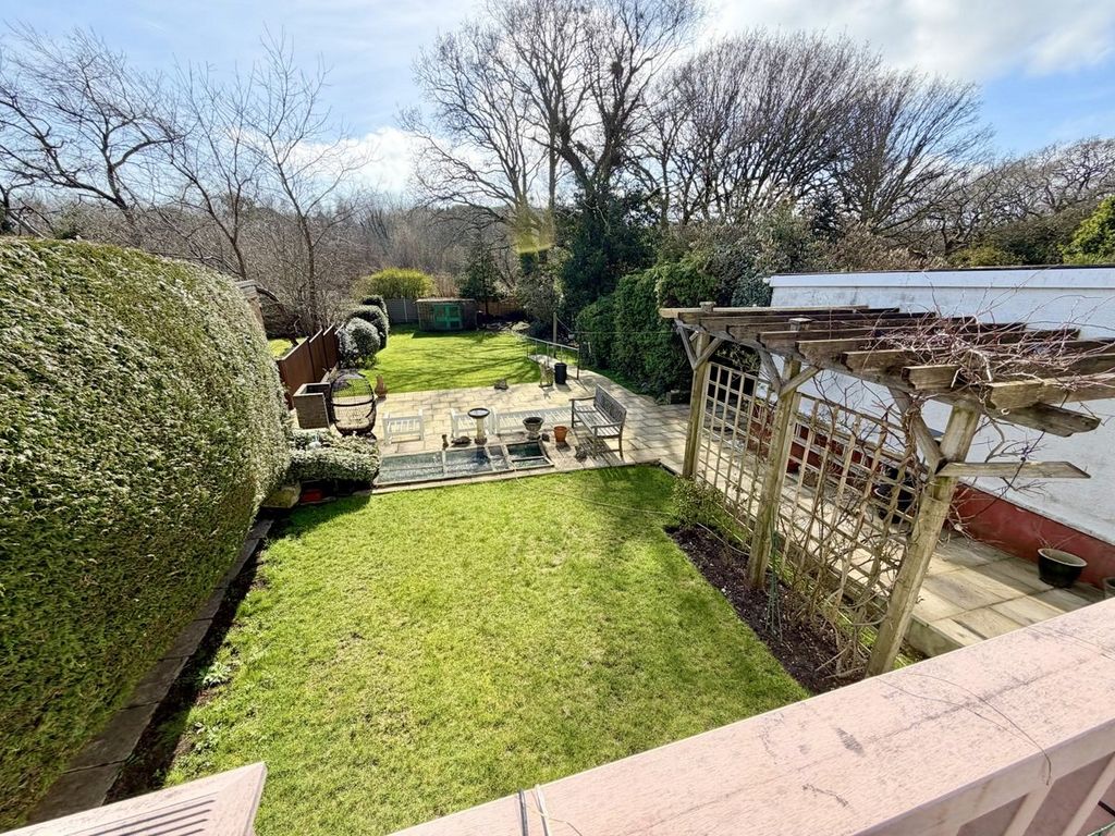 Property photo 2 of 31