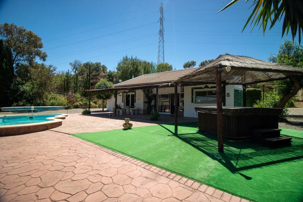 Property photo 1 of 20 Pool