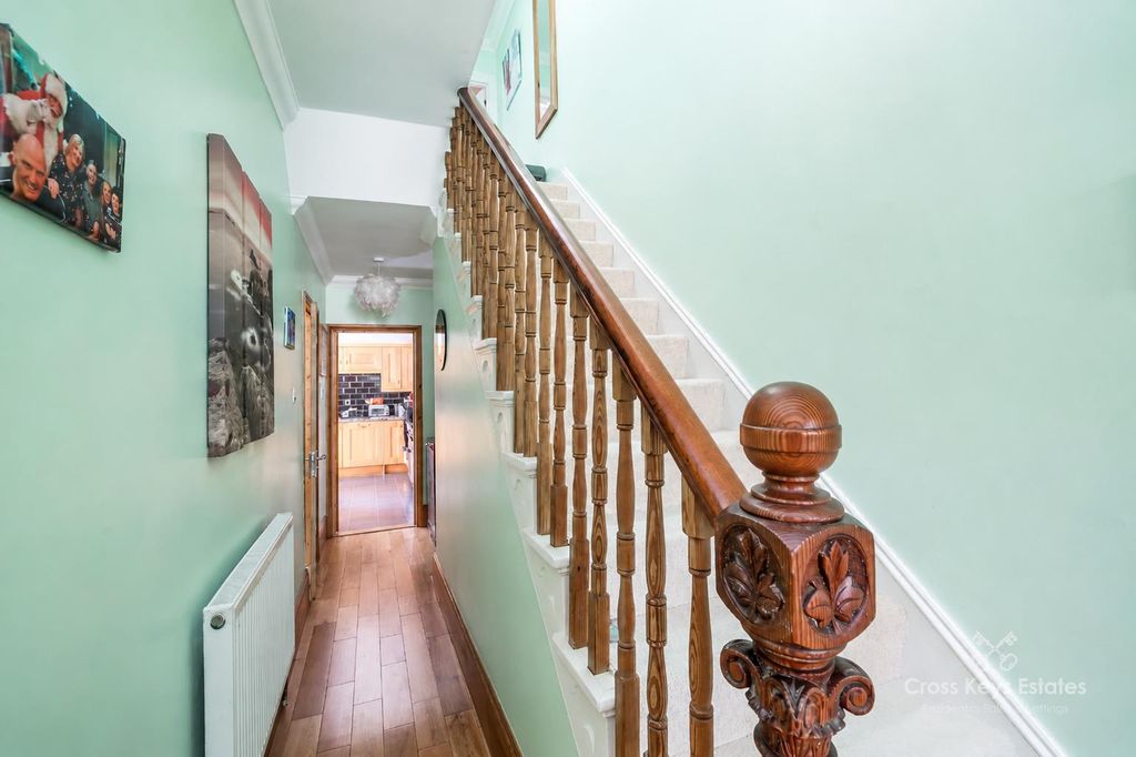 Property photo 2 of 18 Hallway